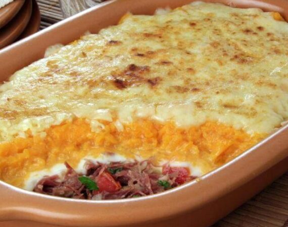 escondidinho de carne seca com batata